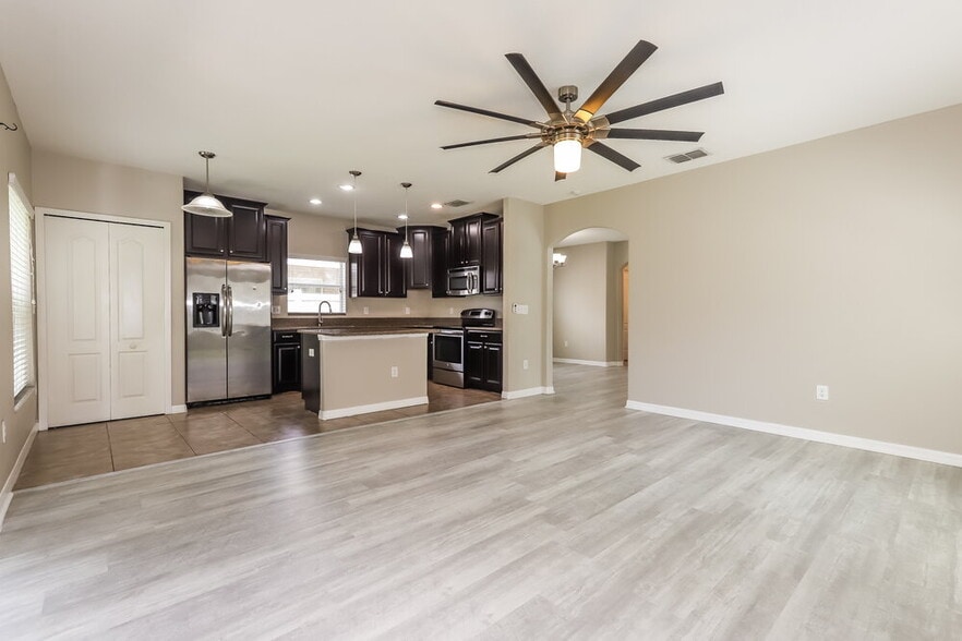 Building Photo - 10525 Summer Azure Dr
