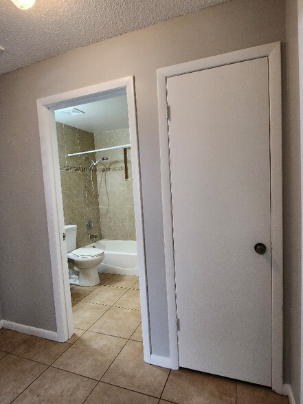 Building Photo - 1206 E 11th Ave