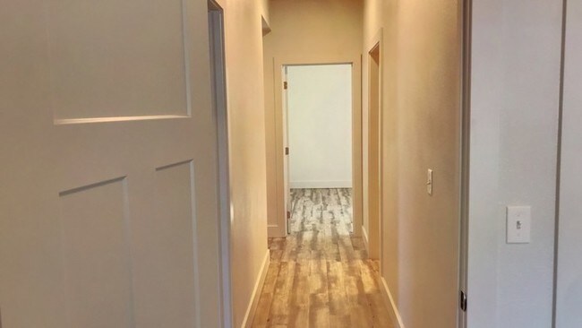 Building Photo - 1112 King Rd