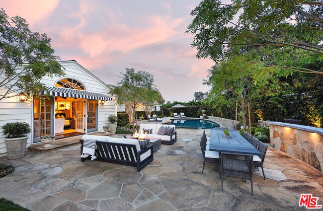 Building Photo - 2760 Sycamore Canyon Rd