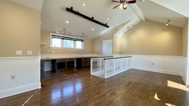 Building Photo - 1737 Chorro St