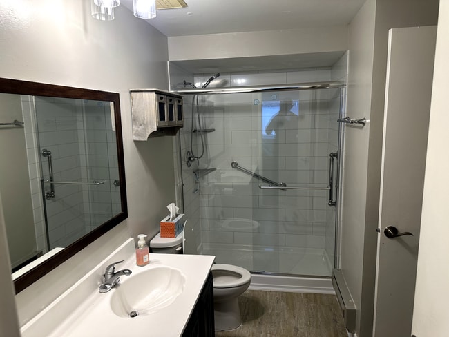 Building Photo - 2317 N Neva Ave