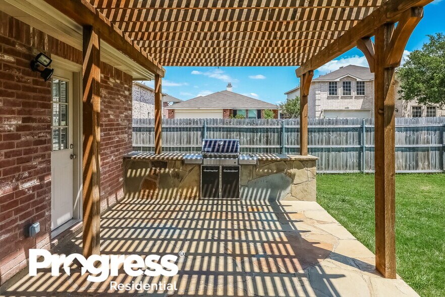 Building Photo - 16528 Woodside Dr
