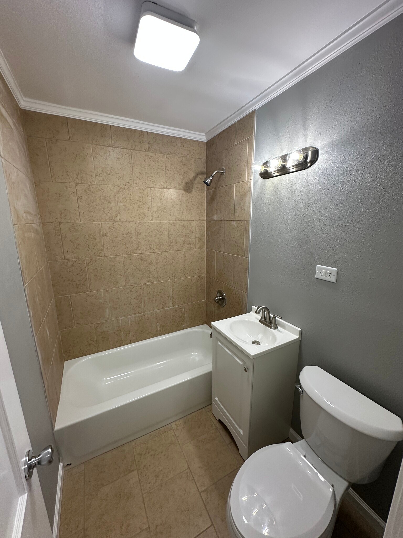 Building Photo - 1528 S Lartigue Ave