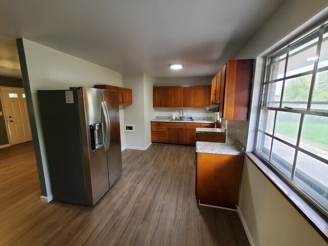 Kitchen - 2249 Newgate Ave