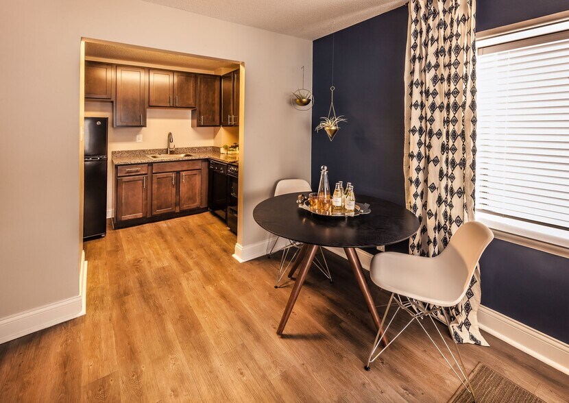 Building Photo - Circle City Apartments