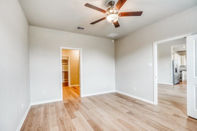Building Photo - 404 Mustang Trot Dr