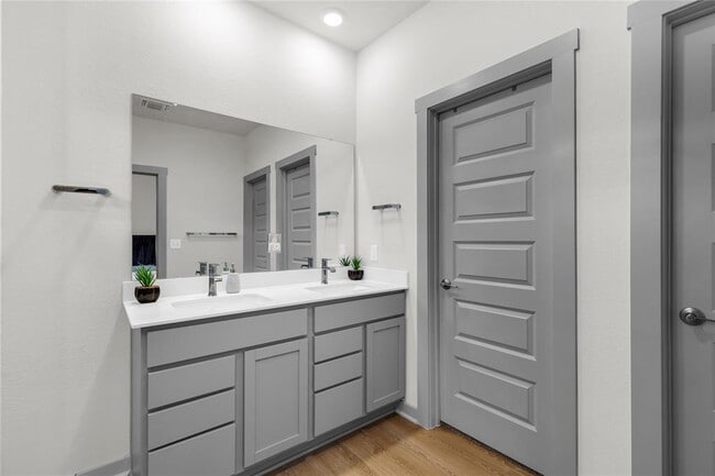 Building Photo - 2216 Sisterdale Ln