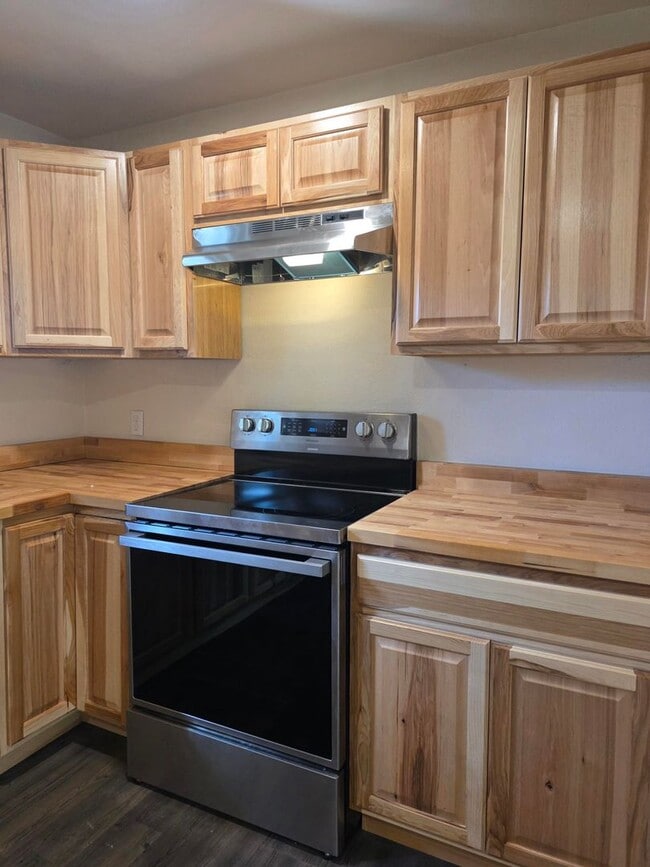 Building Photo - 2 bedroom home in West Bremerton