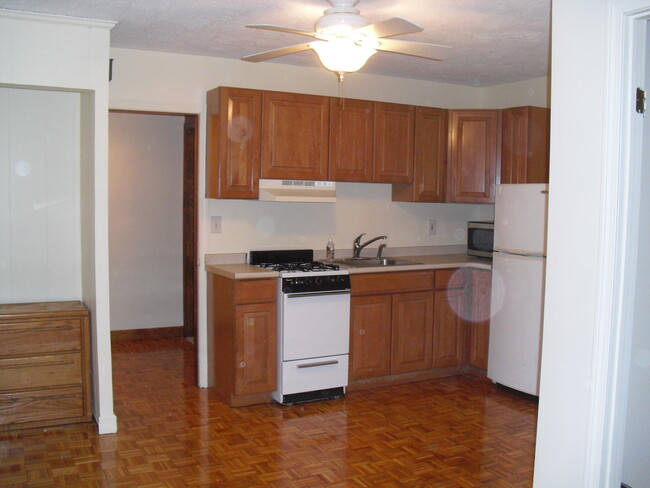 Nice, small, cozy 1BR/Studio available 2/1 - 34 Bursley Rd