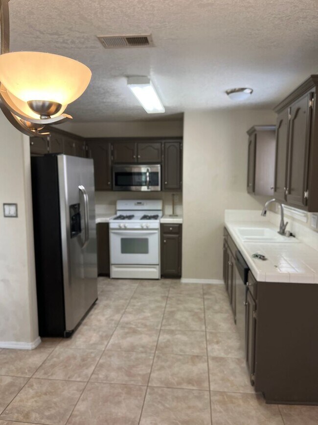 Building Photo - Corrales Heights Rental