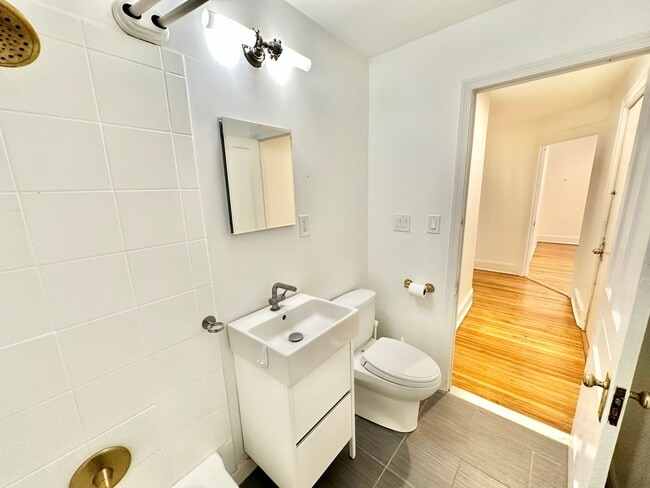 Building Photo - Historic Georgetown Sunny 2 Bedroom 1.5 Ba...