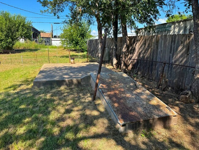 Building Photo - Charming 2 Bed, 1 Bath Home Close To MSU