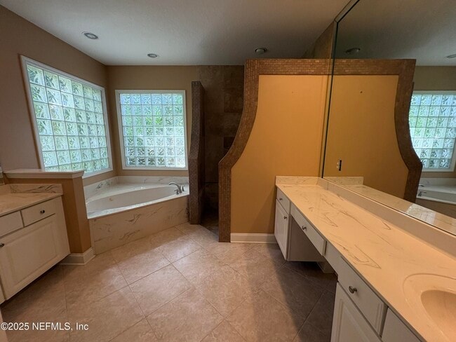 Building Photo - 585 Golden Links Dr