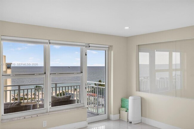 Building Photo - 3000 E Sunrise Blvd