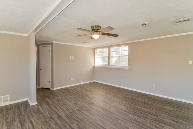 Building Photo - Pleasant 3 Bedroom in Prattville