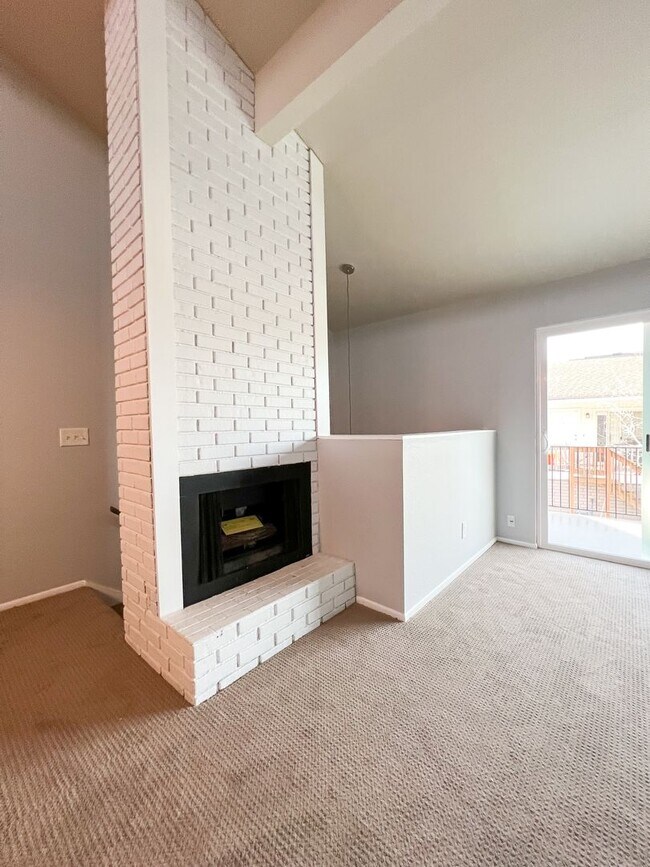 Building Photo - 1800 Gundersen Ln S