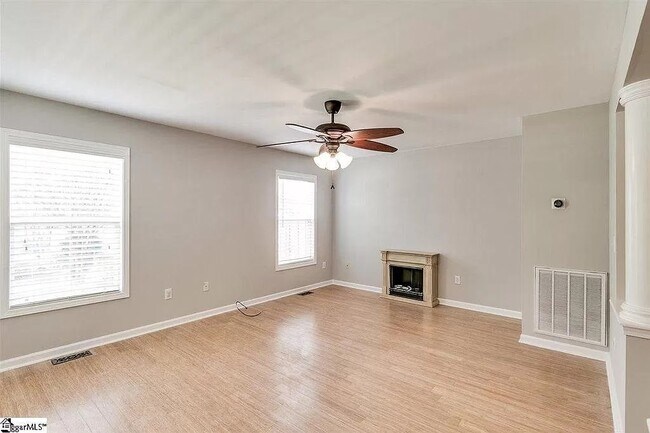 Building Photo - 331 Woodlark St