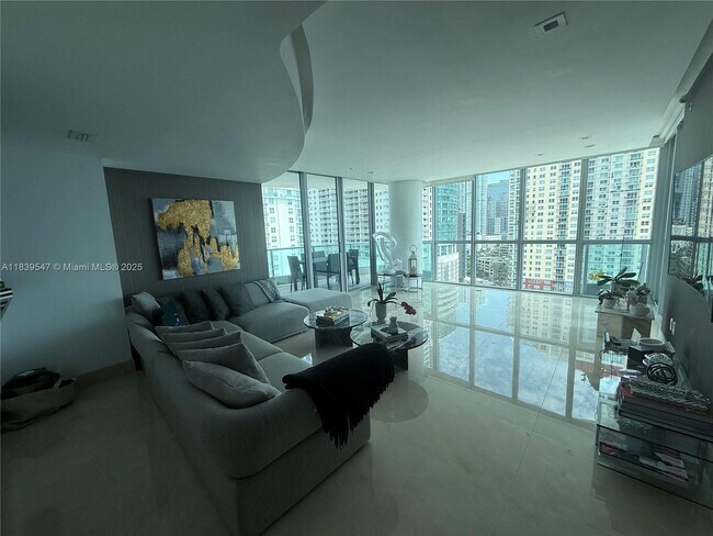 Building Photo - 1331 Brickell Bay Dr