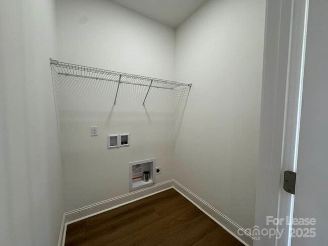 Building Photo - 8070 Blackwood Rd