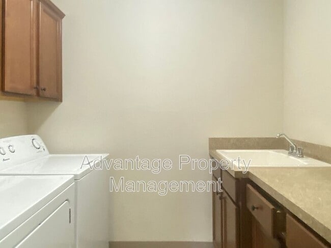 Building Photo - 1645 NW Kings Blvd