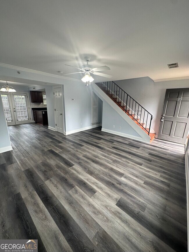 Building Photo - 35 Villa Ct SE