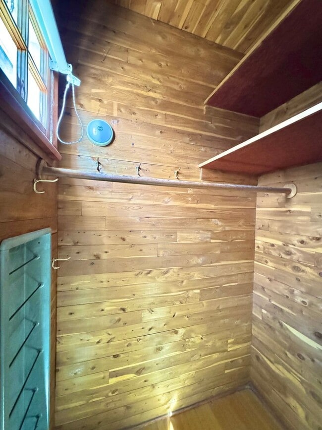 Building Photo - Naples Island Gem!