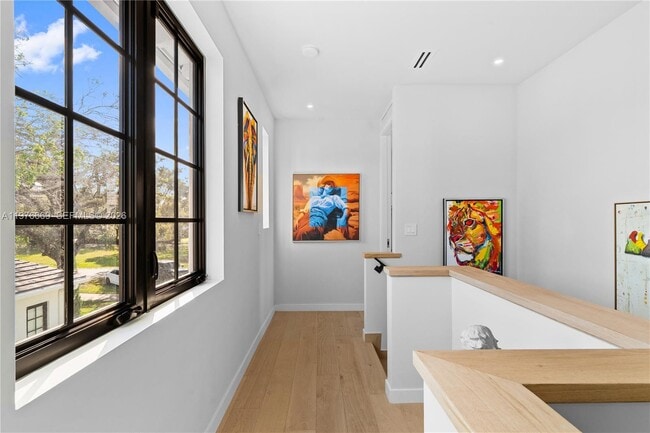 Building Photo - 2015 Country Club Prado