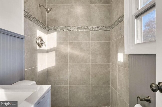 Building Photo - 4224 Kinmount Rd