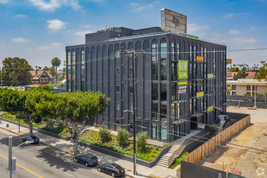 Building Photo - 2231 S Western