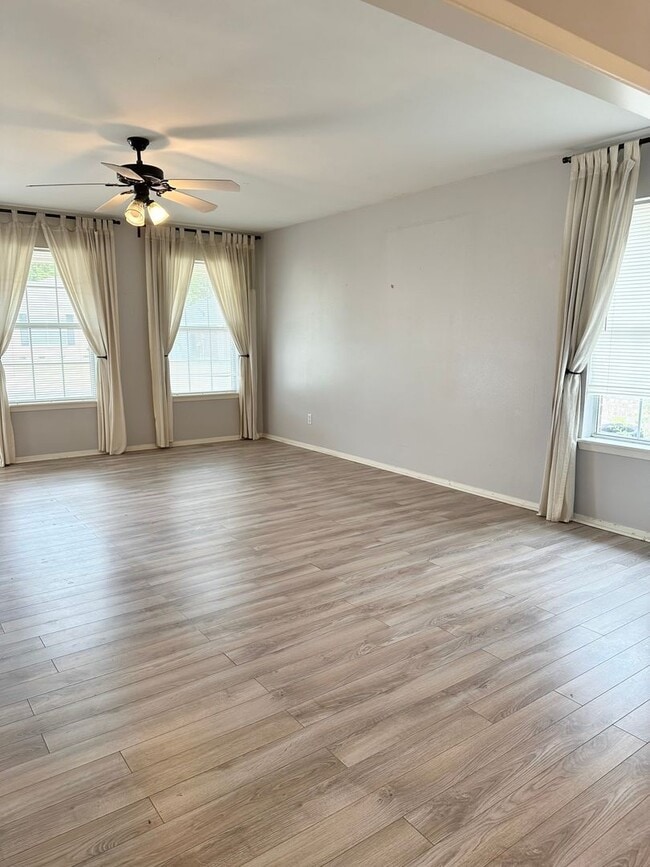 Building Photo - 2 Bedroom Home in Lindale ISD!