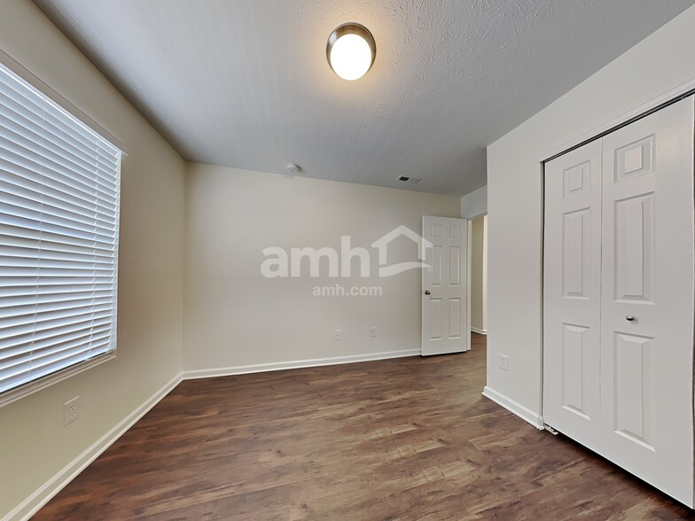 Building Photo - 15518 Farmland Ct