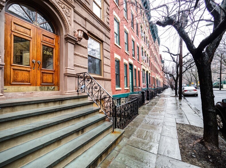 Building Photo - 264 9th St