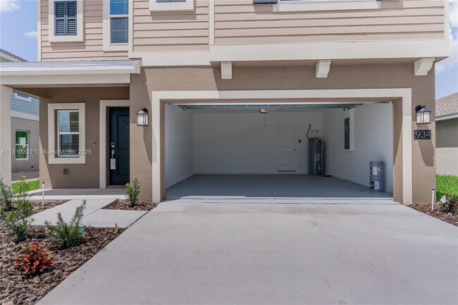 Building Photo - 934 Cattleman St