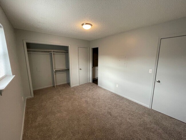 Building Photo - Fully renovated. New owner. Improved property.