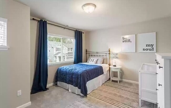 Building Photo - Gorgeous home with 4 Bedroom and 2.5 Bathroom