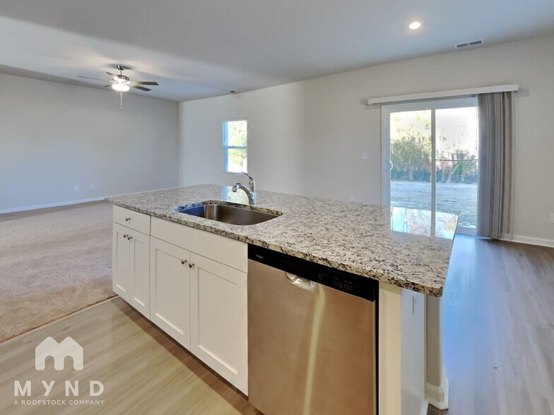 Building Photo - 160 New Villas St