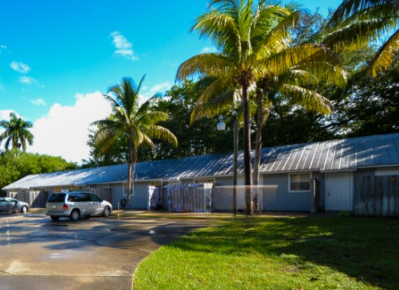 Building Photo - 1200 6th Dr