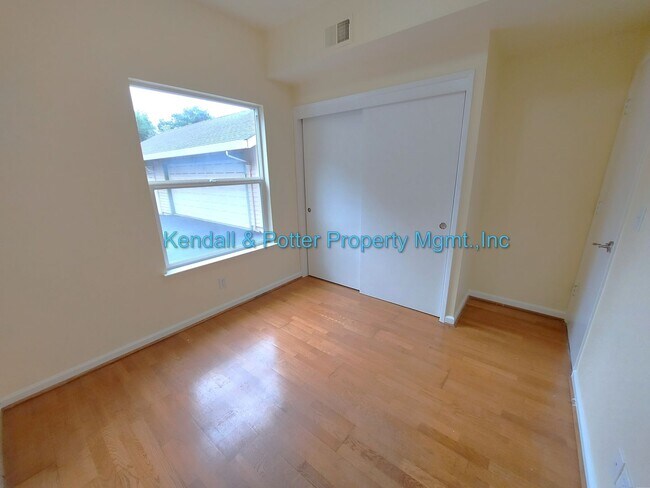 Building Photo - Spacious Ground-Floor 3BD/2BA Condo in Prime Scotts Valley Location