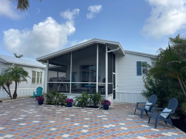 Several patio and grilling areas - 16300 Pine Ridge Rd