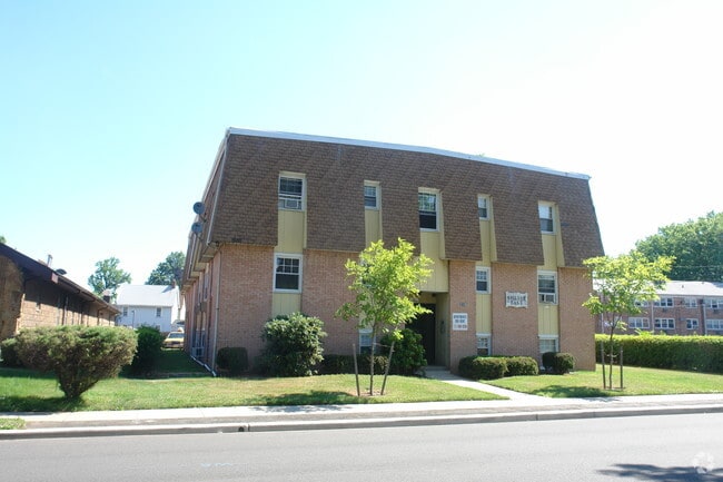 Building Photo - 230 E Grand Ave