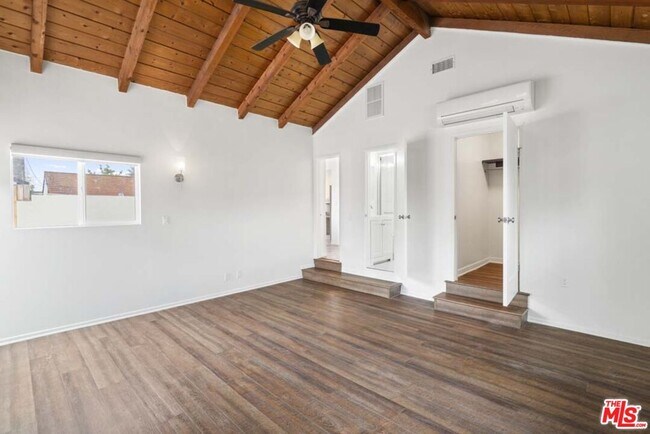 Building Photo - 4753 Saloma Ave