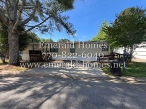 Building Photo - 3700 Ash Dr