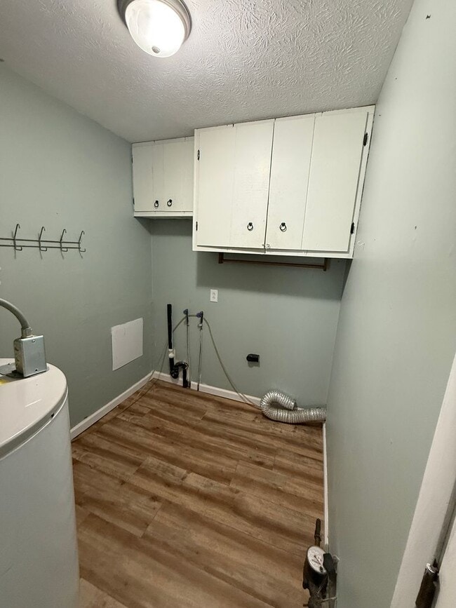 Building Photo - 3 Bedroom, 2 Bathroom House for Rent