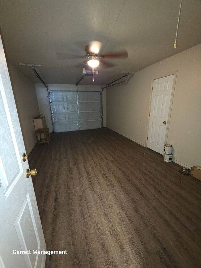 Building Photo - 2/2 Brick Townhome with Garage