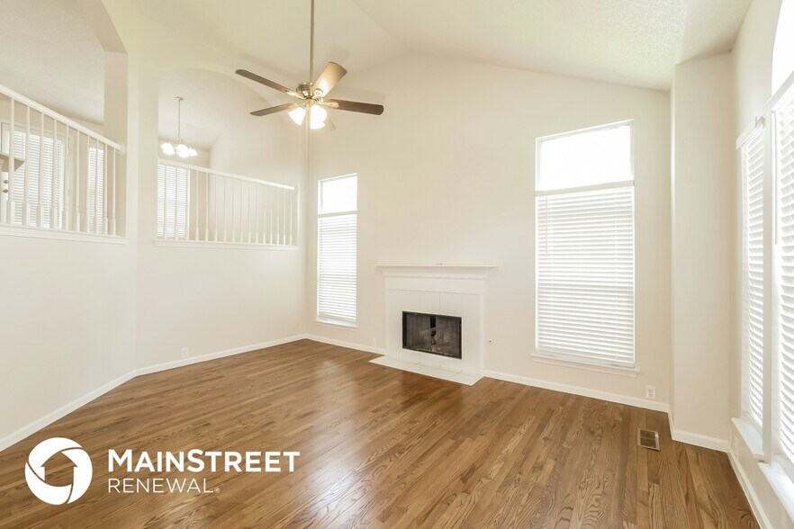 Building Photo - 2121 SE 7th St