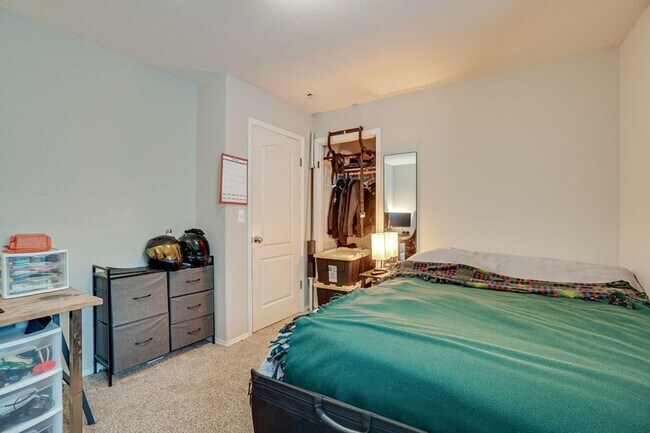 Building Photo - Spacious 4-Bedroom Home in Sought-After Lu...