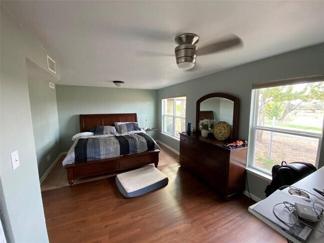 Building Photo - 407 Alta Vista Dr