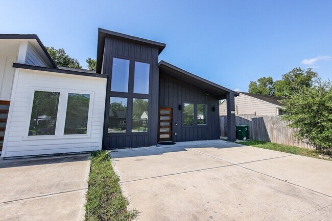 Building Photo - 5830 Doolittle Blvd