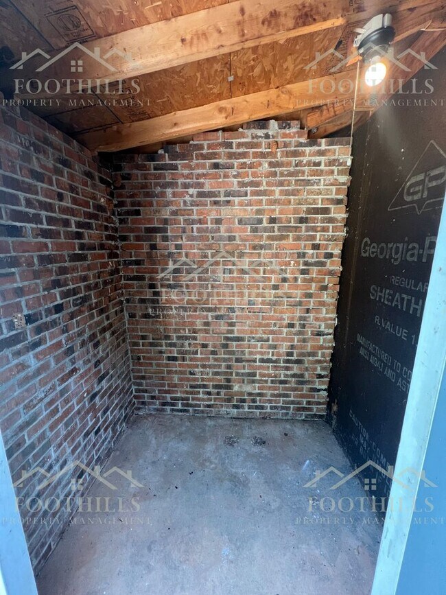 Building Photo - 5542A Old Pearman Dairy Rd.